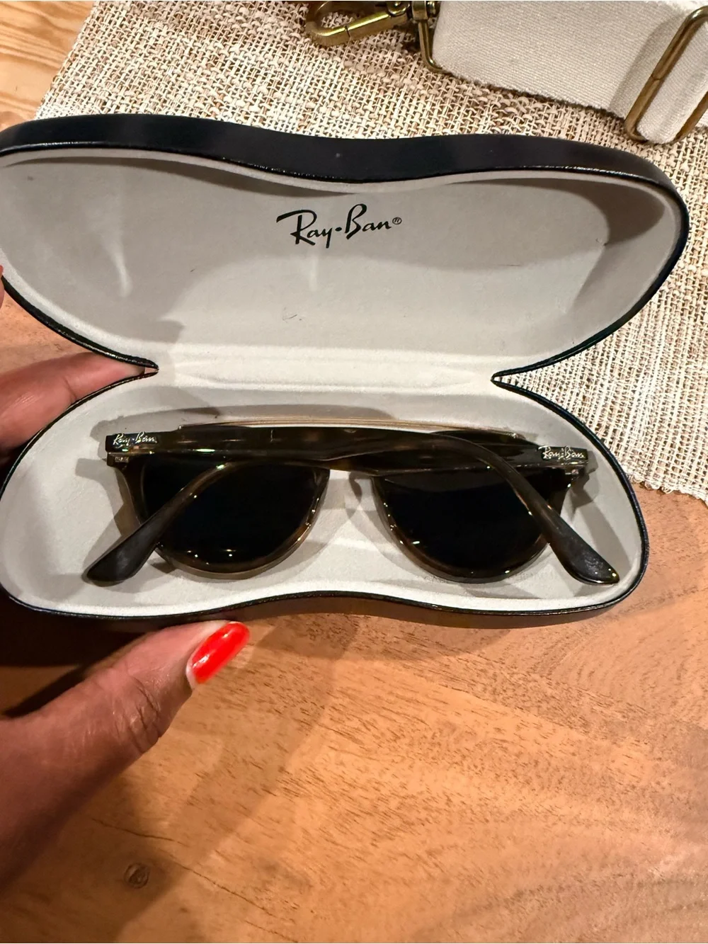 Ray-Ban stylish round